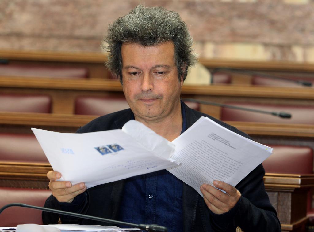 Τατσόπουλος: «Ο Γλέζος μοιάζει με τον γεράκο του Αστερίξ με τη θεογκόμενα – η απλή αναλογική είναι στη φορμόλη»