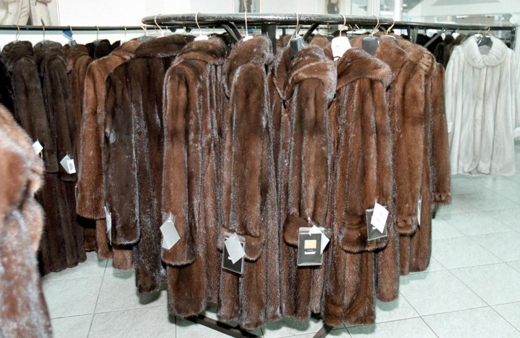 Γούνες αξίας 1,3 εκατ. ευρώ άρπαξαν άγνωστοι από επιχείρηση στην Καστοριά