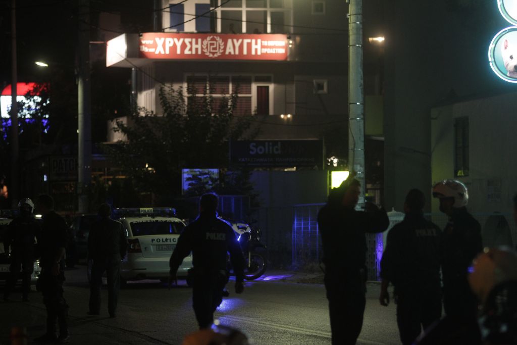 Σοκ από την τρομοκρατική επίθεση με δύο νεκρούς στα γραφεία της Χρυσής Αυγής στο Νέο Ηράκλειο