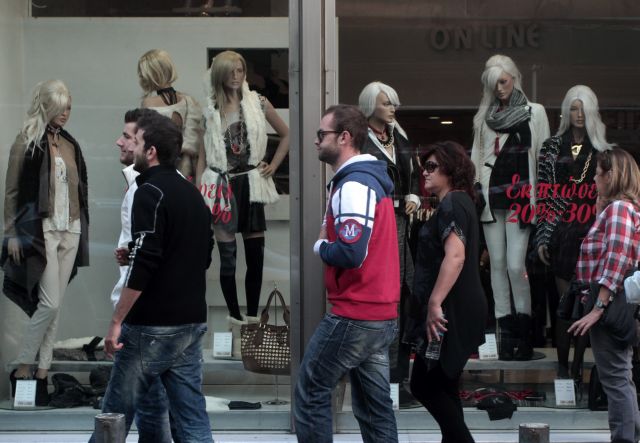 Ενα στα τέσσερα καταστήματα σε όλη την Ελλάδα άνοιξε την Κυριακή, λένε οι έμποροι