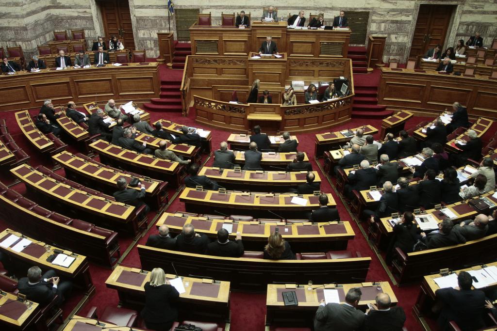 Στη Βουλή μεταφέρθηκε η ένταση έξω από την ΕΡΤ – Παρέμβαση Τσίπρα