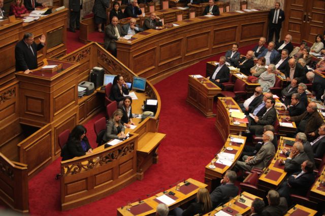 Με 164 «ναι» πέρασε η τροπολογία για τις τιμές των φαρμάκων