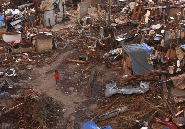Σύγχυση για τον αριθμό των νεκρών του τυφώνα στις Φιλιππίνες