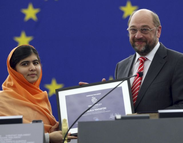 Στους αφανείς ήρωες του Πακιστάν αφιέρωσε το βραβείο Ζαχάροφ η Μαλάλα Γιουσουφζάι