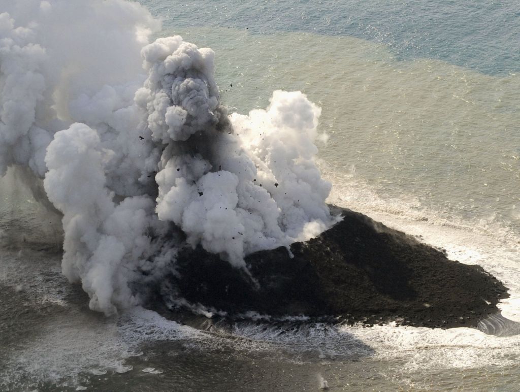 Ηφαιστειακή έκρηξη δημιούργησε νέο νησί στην Ιαπωνία