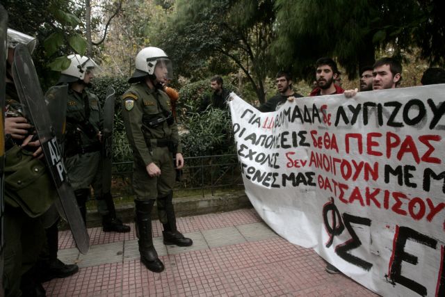 Αρβανιτόπουλος: «Ανοίξτε τα πανεπιστήμια κι ελάτε για διάλογο»