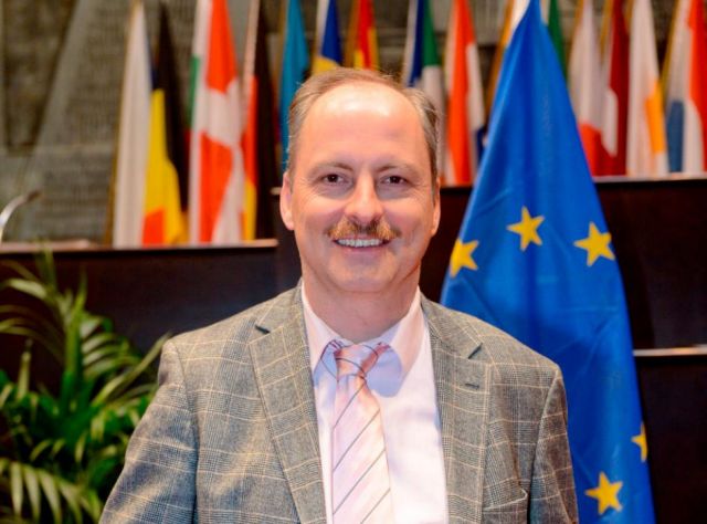 [Μικροπολιτικός] Αρνάκι και γαλακτομπούρεκο