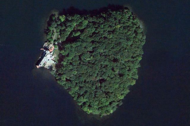 Το δώρο της Αντζελίνα Ζολί στον Μπραντ Πιτ δεν θα είναι τελικά ένα νησί σε σχήμα καρδιάς