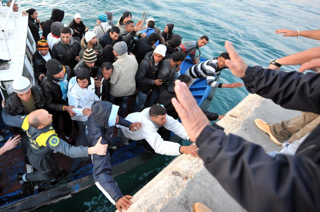 Το πολεμικό ναυτικό της Ιταλίας διέσωσε 370 επίδοξους μετανάστες, ανοιχτά της Λαμπεντούζα
