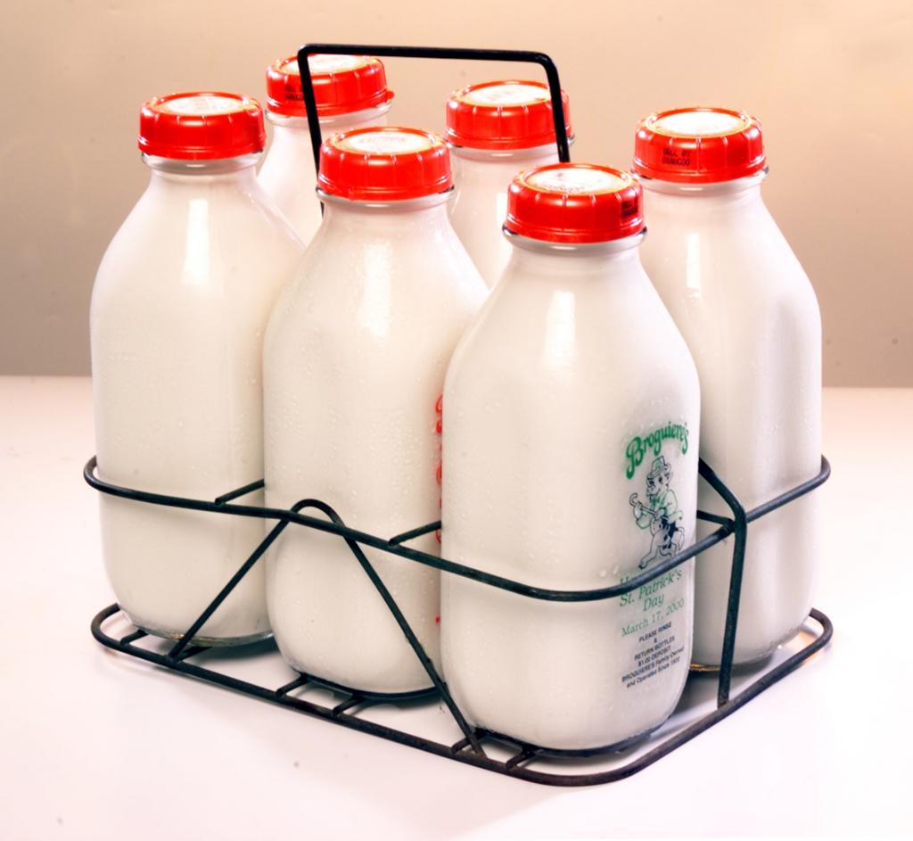 ΔΗΜΑΡ: «Να εγκαταλείψει τους πειραματισμούς με το γάλα ο υπουργός Ανάπτυξης»