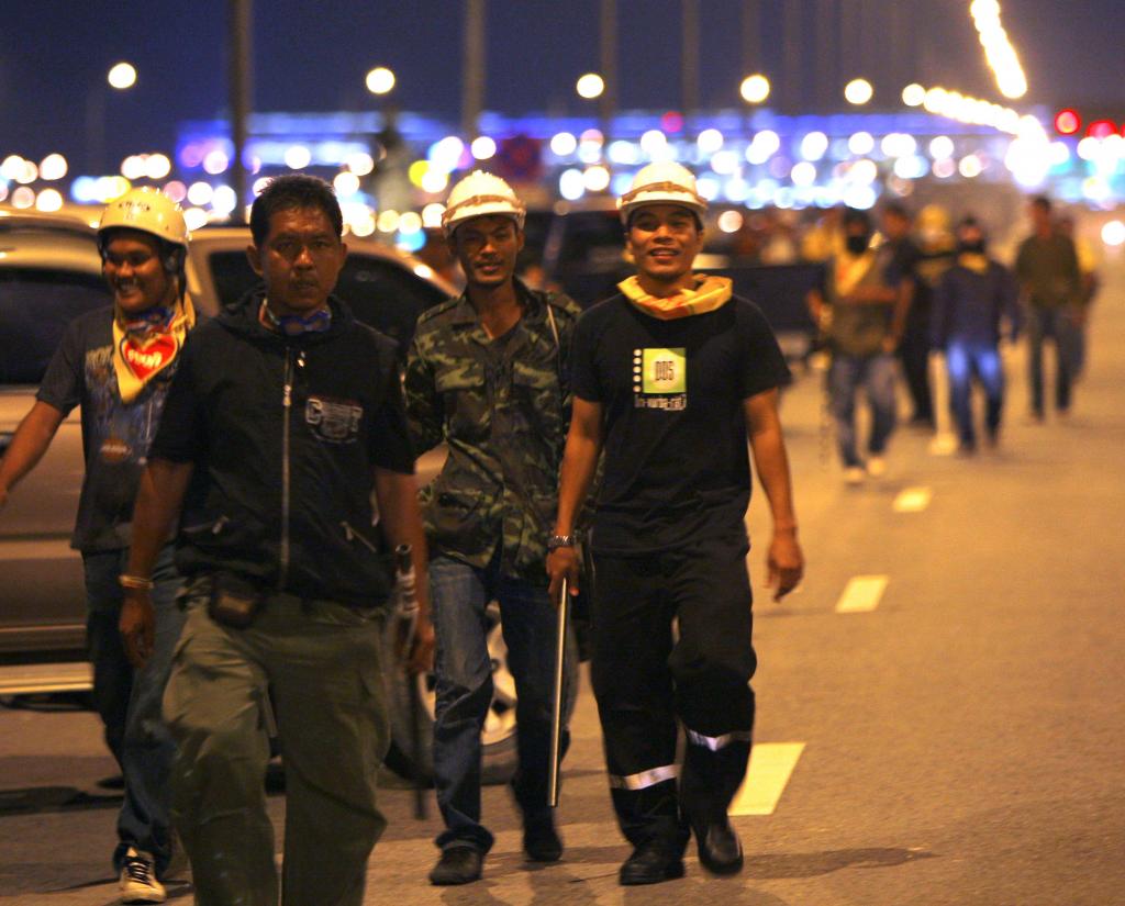 Δεκάδες τραυματίες από τις συγκρούσεις μεταξύ αστυνομίας και αντικυβερνητικών διαδηλωτών στην Ταϊλάνδη