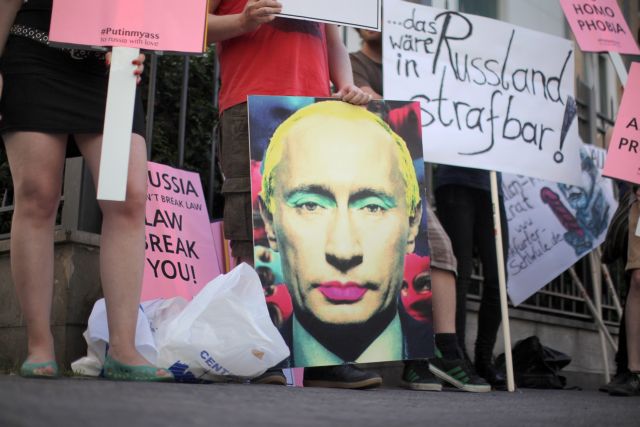 Βλαντίμιρ Πούτιν: Μοναχικός, φοβισμένος και γκέι!