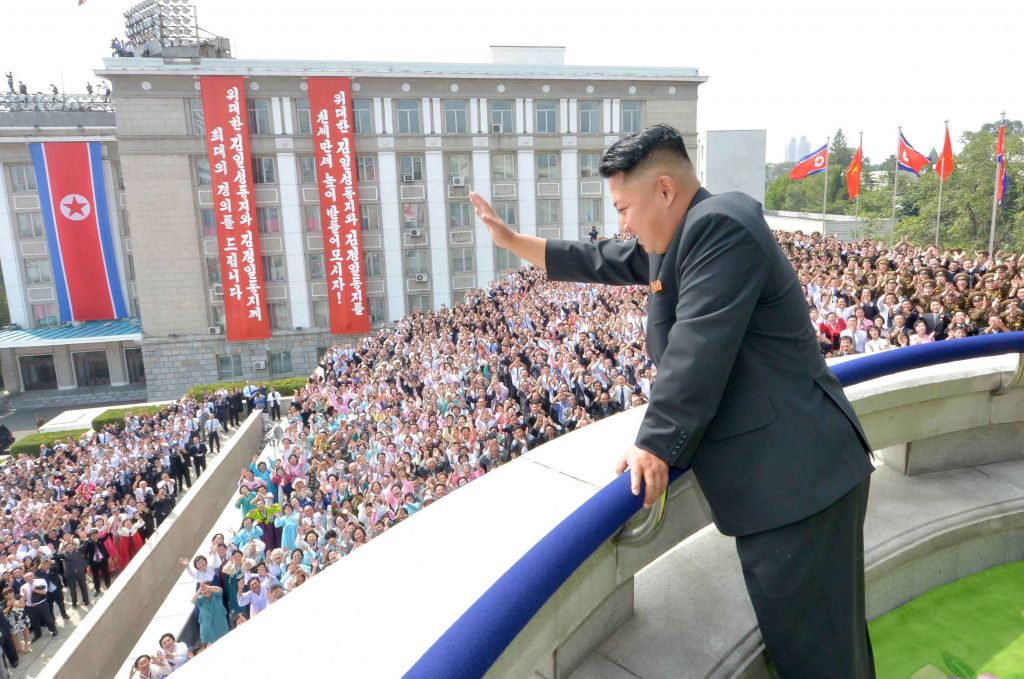 Ο ηγέτης της Βόρειας Κορέας καθαίρεσε τον πανίσχυρο θείο και μέντορά του