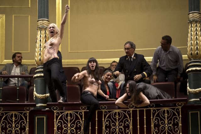 Υπέρ της «ελεύθερης άμβλωσης» διαδήλωσαν οι Femen και στη Μαδρίτη