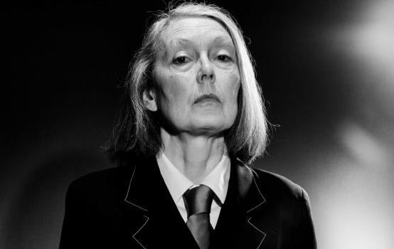 Αν Κάρσον: «Αντιγόνη» στην κόψη του χρόνου