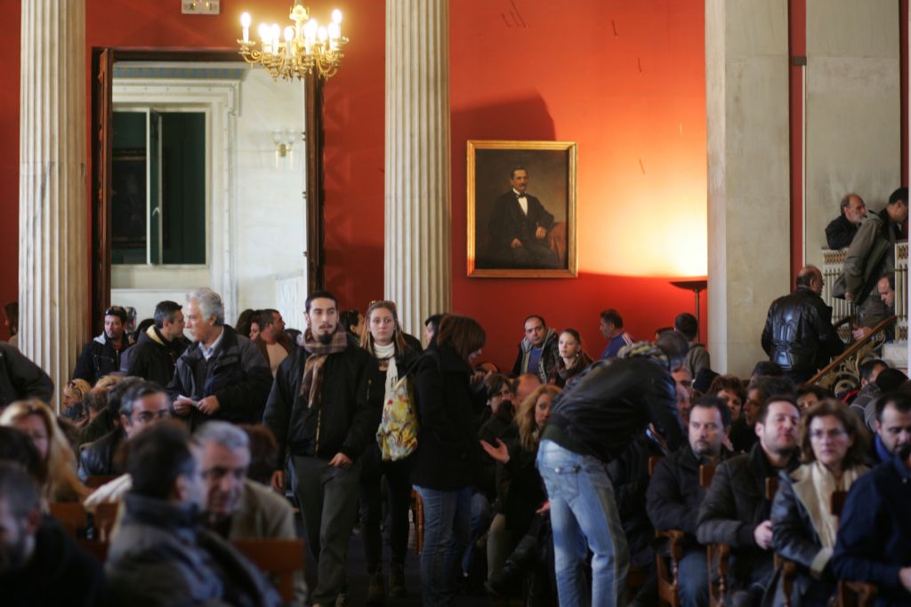 Ενταση μεταξύ υπαλλήλων του Πανεπιστημίου Αθηνών στο κέντρο της πόλης