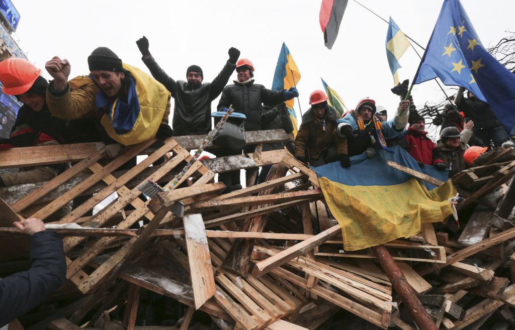 Ουκρανία: Στο κενό και η νέα δέσμευση Γιανουκόβιτς ότι δεν θα χρησιμοποιηθεί βία κατά των διαδηλωτών