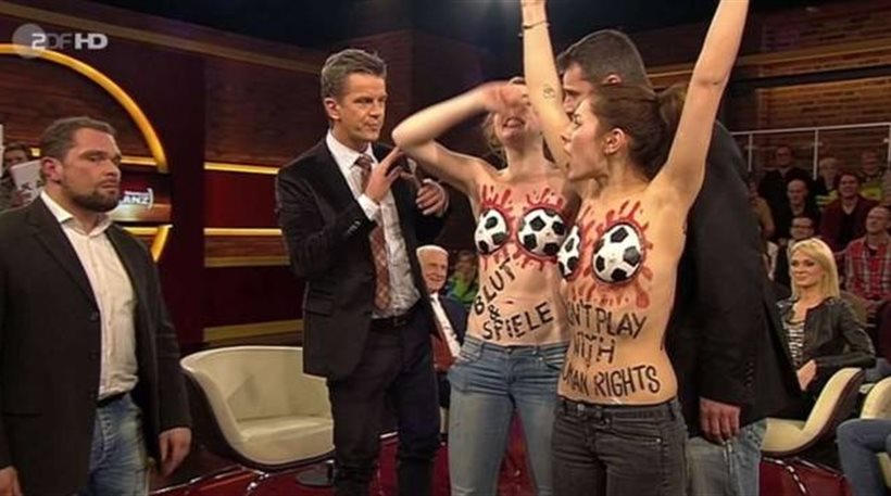 Γυμνόστηθη εισβολή των FEMEN στο στούντιο της ZDF για το Μουντιάλ του Κατάρ
