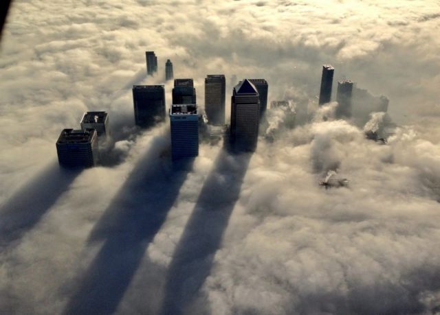 Παγιδευμένο στην ομίχλη το Λονδίνο
