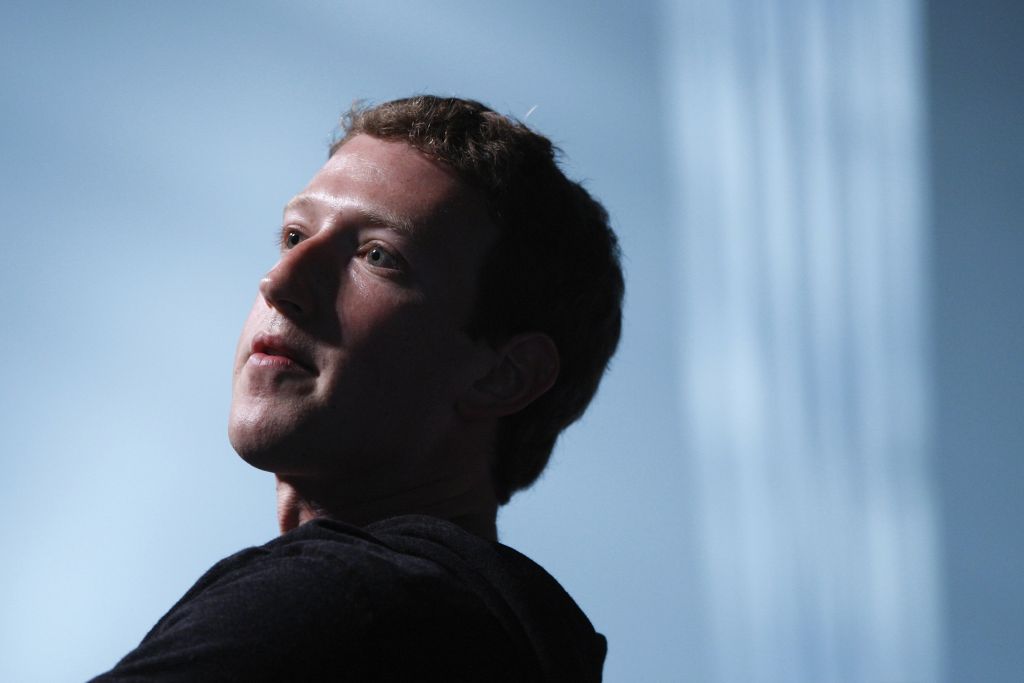 Ο Ζάκερμπεργκ πουλά μετοχές του facebook 2,3 δισ. δολαρίων για να πληρώσει φόρους