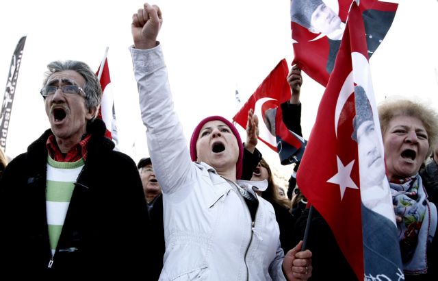 Συνεχίζονται οι διώξεις στην Τουρκία με την αποπομπή άλλων 25 αξιωματικών