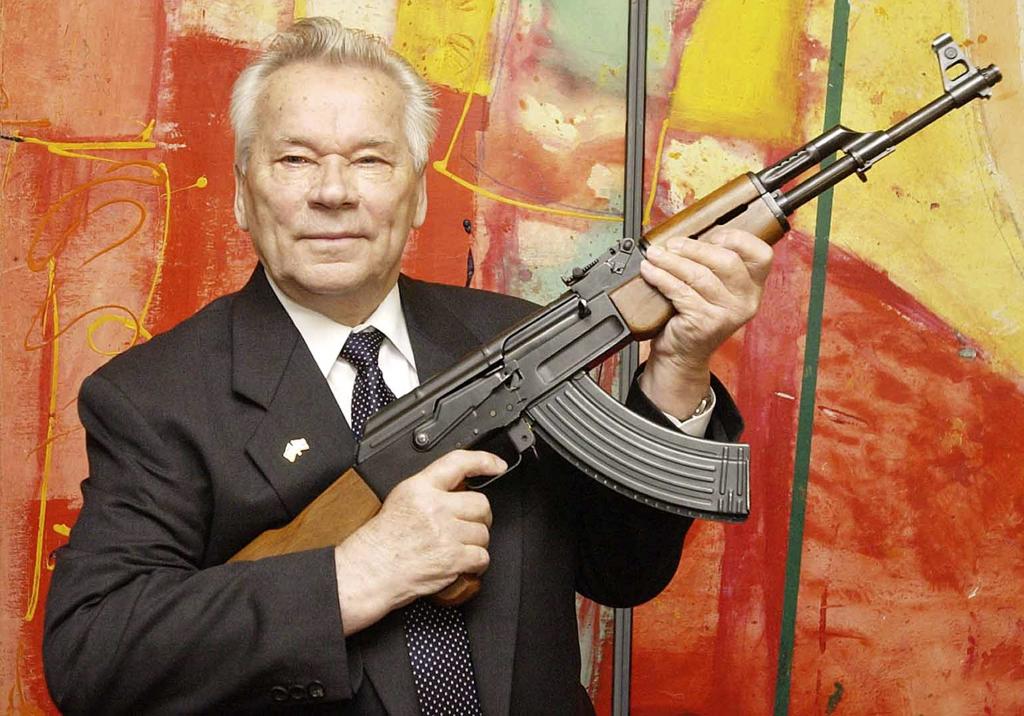 Πέθανε στα 94 του ο ρώσος στρατηγός Μιχαήλ Καλάσνικοφ, σχεδιαστής του ομώνυμου όπλου
