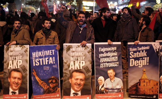Επεισοδιακές διαδηλώσεις στην Κωνσταντινούπολη – ζητούν την παραίτηση του Ερντογάν