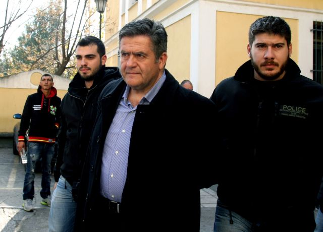 Τομπούλογλου: «Ή θα δώσουν ή θα τους καταστρέψω» | tanea.gr Τομπούλογλου: «Ή θα δώσουν ή θα τους καταστρέψω» | tanea.gr