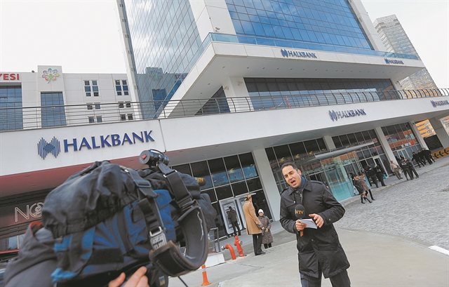 Νύχτα των… κρυστάλλων στην τράπεζα Halkbank