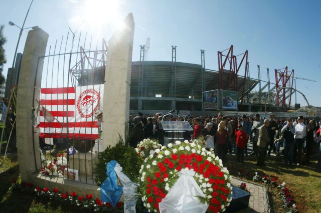 Επίθεση της Θύρας 7 στον δήμαρχο Πειραιά