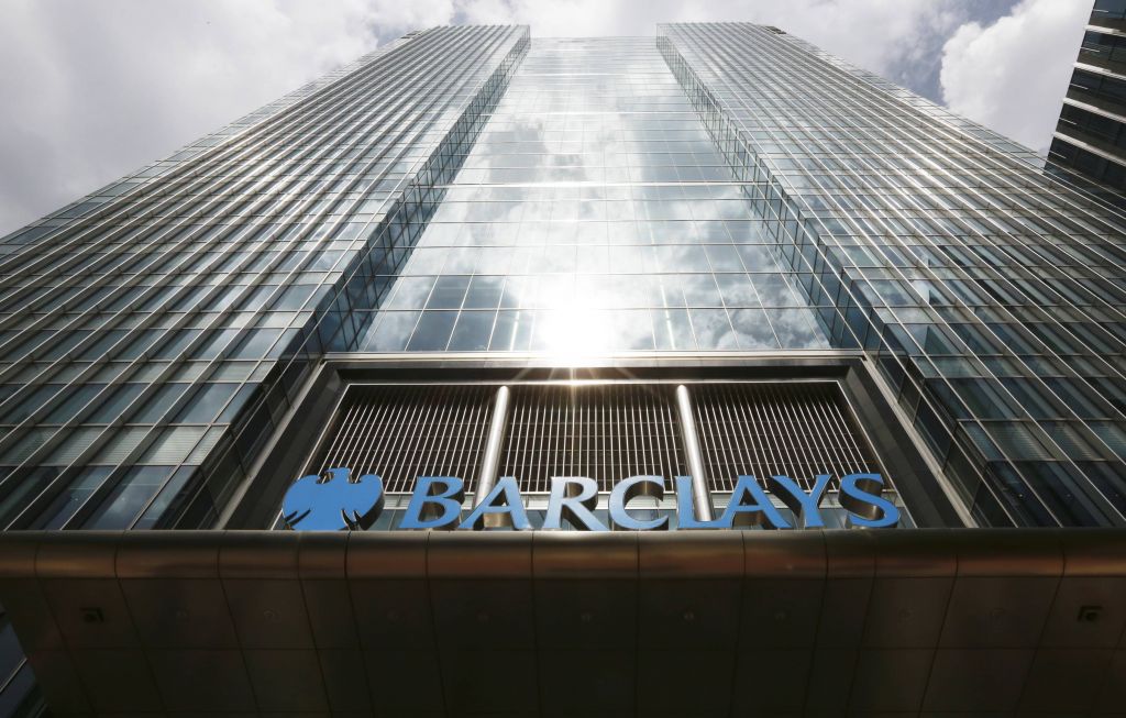 Βελτίωση της ελληνικής οικονομίας «βλέπει» η τράπεζα Barclays