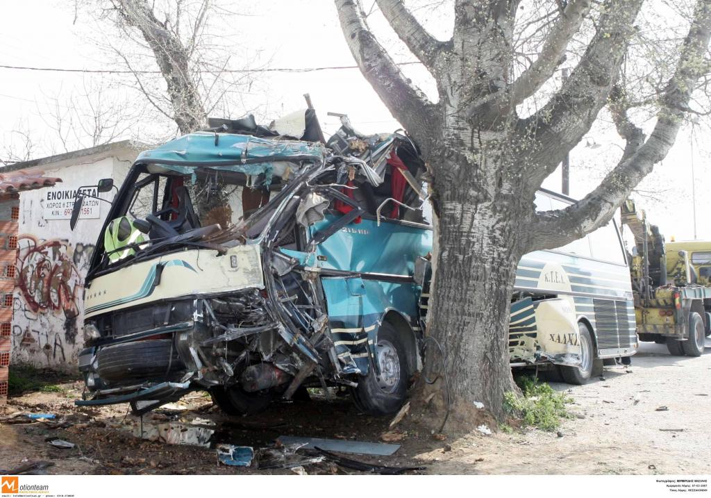 Ενα νεκρός από σύγκρουση ΙΧ με λεωφορείο του ΚΤΕΛ στην εθνική Αντιρρίου-Ιωαννίνων