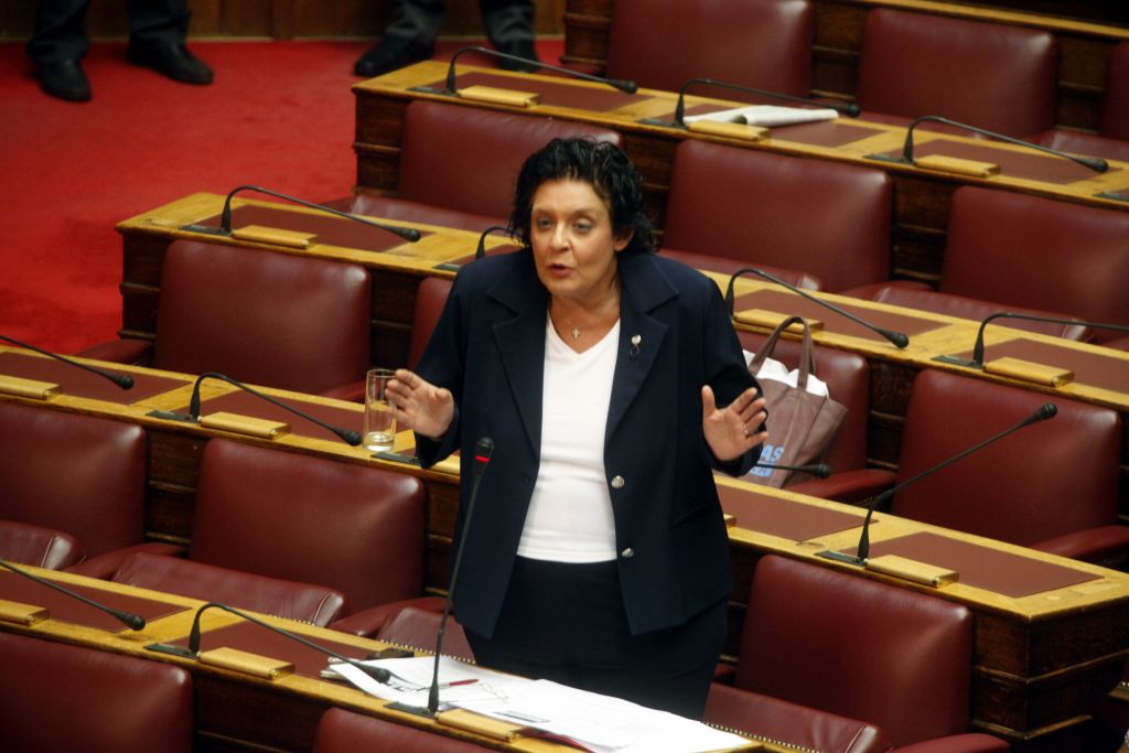 Λιάνα Κανέλλη: «Με έχουν βρίσει στη Βουλή επειδή κάνω τον σταυρό μου»