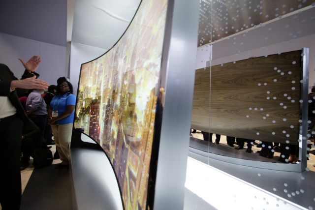 Ευλύγιστη τηλεόραση παρουσίασε η Samsung στην έκθεση CES 2014 στο Λας Βέγκας