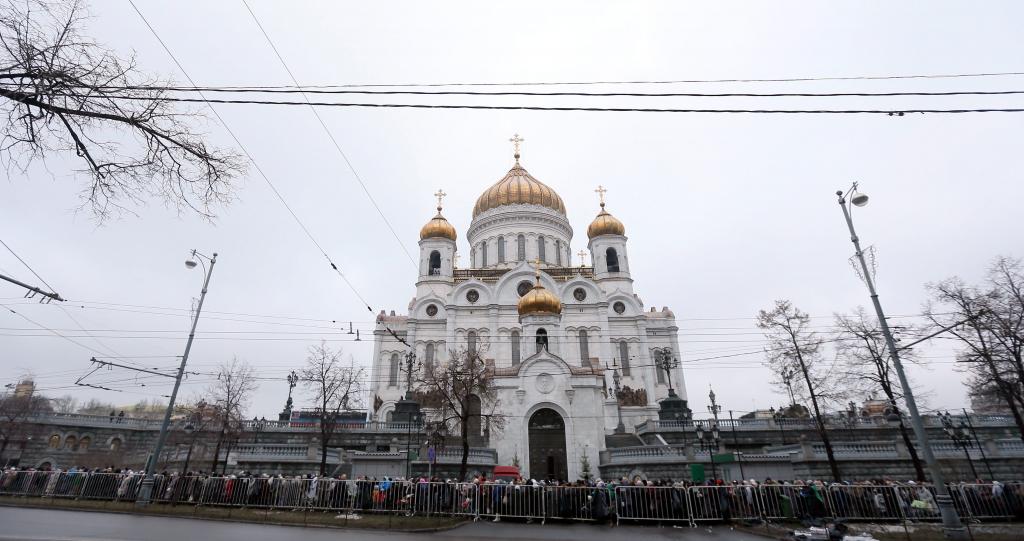 Χιλιάδες ρώσοι πιστοί στην ουρά για να προσκυνήσουν τα Δώρα των Τριών Μάγων από το Αγιο Όρος