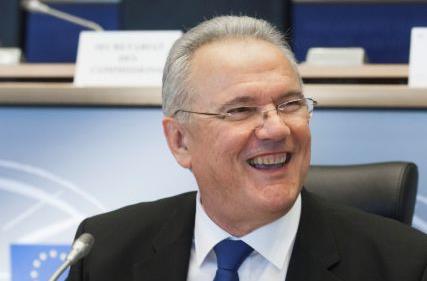 Νέβεν Μίμιτσα: «Η Ελλάδα βγαίνει από την κρίση, αλλά δεν φτάνουν τα πλεονάσματα»