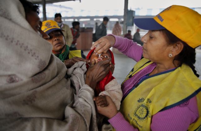 Με μαζικούς εμβολιασμούς «νίκησε» την πολιομυελίτιδα η Ινδία