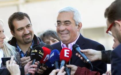 Μανώλης Καραμολέγκος: Ο γιος του φούρναρη από τη Σαντορίνη