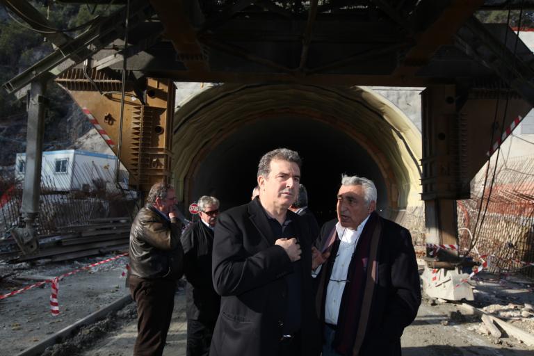 Χρυσοχοΐδης: «Δουλειά σε 4.000 ανθρώπους θα δώσει η Ιόνια Οδός» | tanea.gr