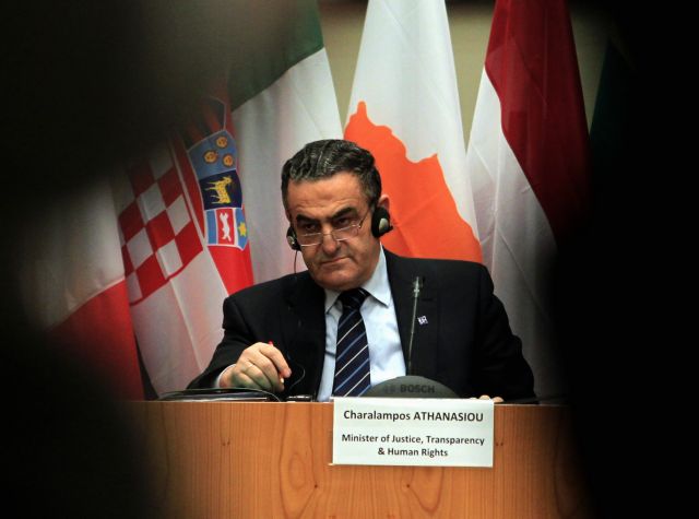 Νέα κόντρα υπουργών για Ξηρό:«Επρεπε να τον παρακολουθείτε» – «Δεν έπρεπε να του δώσετε άδεια»