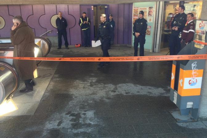 Καναδάς: Γυναίκα στραγγαλίστηκε από το φουλάρι της που είχε πιαστεί στις κυλιόμενες σκάλες του μετρό
