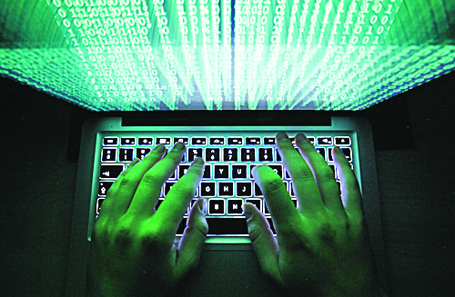 Ο Μεγάλος Αδελφός επέστρεψε: η Βρετανία υπέκλεψε φωτογραφίες εκατομμυρίων χρηστών της Yahoo!