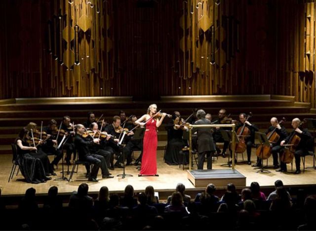 17 Στραντιβάρι εν χορώ