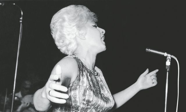 Τζένη Βάνου: «Εδώ τελειώνει ο ουρανός…»