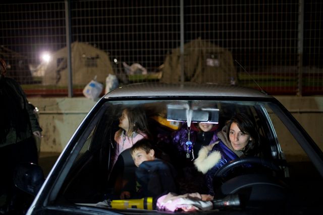 Οι άστεγοι της Κεφαλονιάς: «Πρώτα να στυλωθούμε εμείς…»