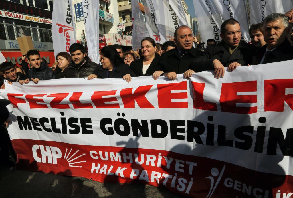 Τουρκία: Ο υπουργός Μεταφορών – Επικοινωνιών υπεραμύνθηκε της λογοκρισίας στο Internet