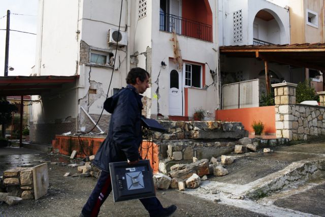 Αυτοψίες κτιρίων στην Κεφαλονιά: Αντεξαν τα παλιά, πληγώθηκαν τα νεότερα!