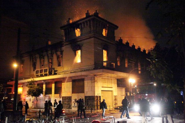 Κινηματογράφος «Αττικόν»: Από τις μολότοφ στη γραφειοκρατία