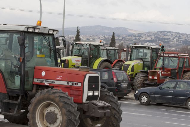 Αγρότες διέκοψαν την κυκλοφορία στην ΕΟ Αθηνών – Λαμίας