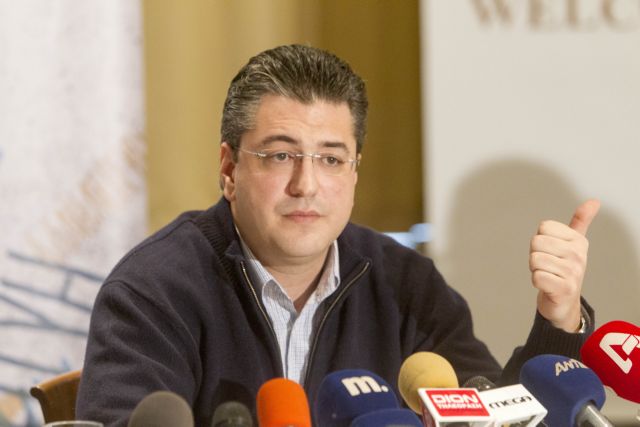 Τζιτζικώστας: «Δεν αποσύρω την υποψηφιότητά μου – ο Ιωαννίδης να συστρατευθεί μαζί μου»